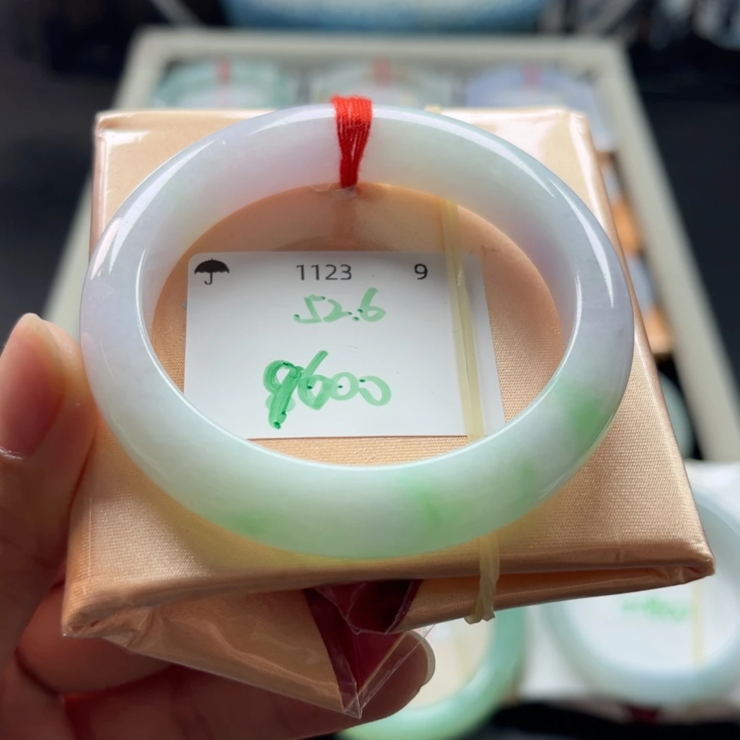 翡翠未镶嵌手镯52.6正圈