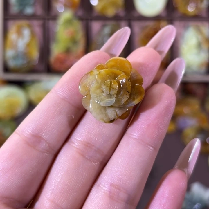 未镶嵌蛇纹石玉颈饰?