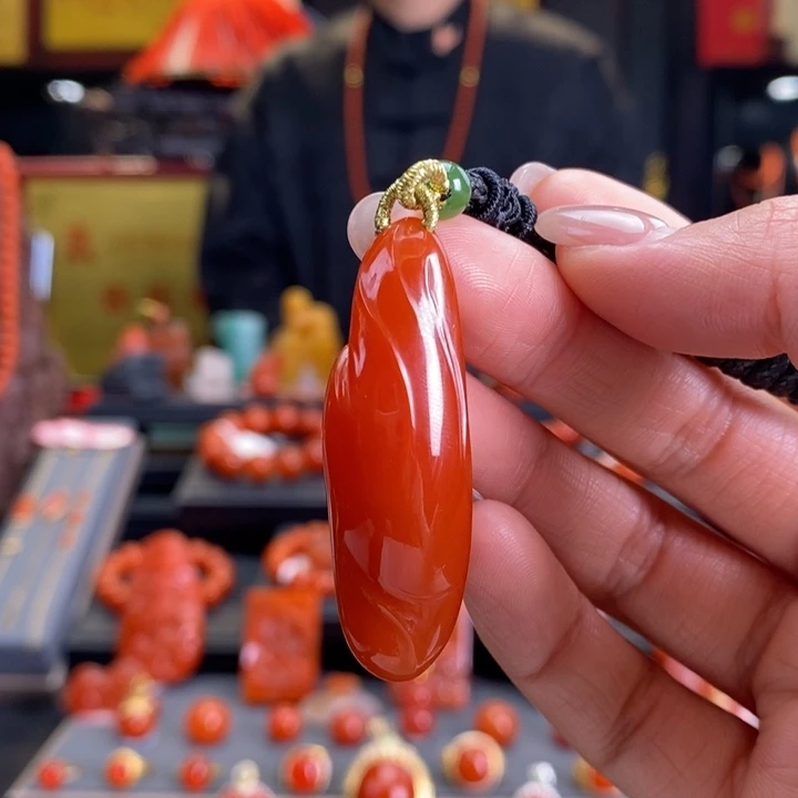 未镶嵌随形吊坠南红玛瑙