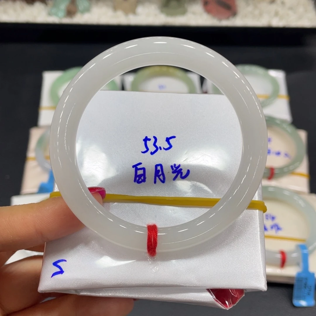 翡翠手镯未镶嵌缅甸天然翡翠手镯