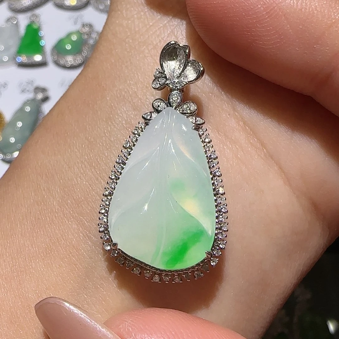 【闪购商品】颈饰18K金镶嵌翡翠天然