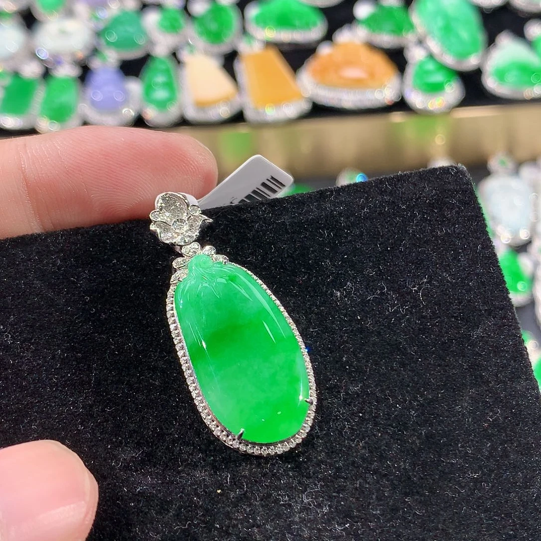 翡翠18K金镶嵌颈饰