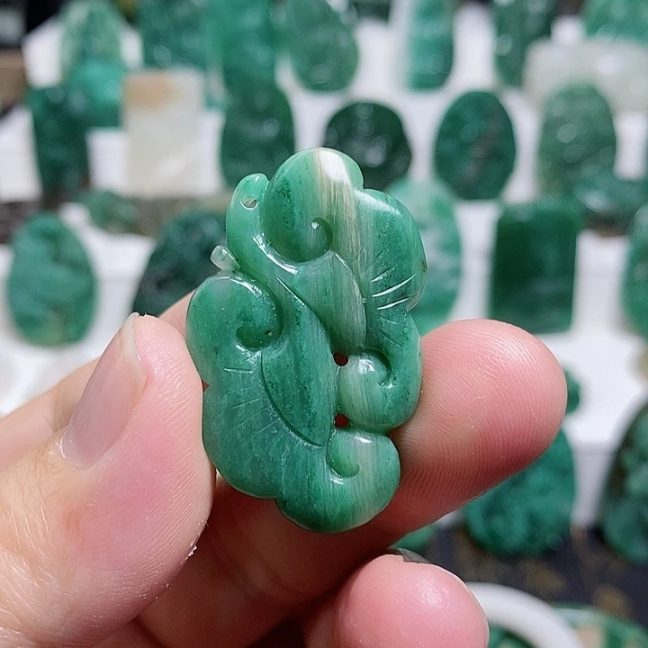 未镶嵌独山玉颈饰