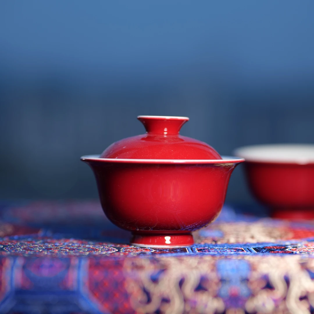 LQT0210 山怂 立勤堂红釉内绘青花鱼藻盖碗