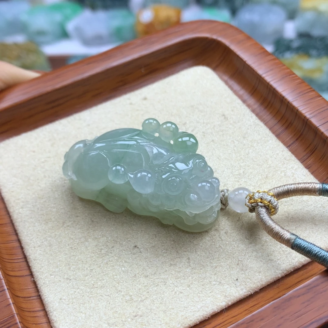 翡翠未镶嵌颈饰47