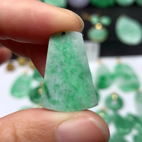 翡翠吊坠(不含链)18K金镶嵌