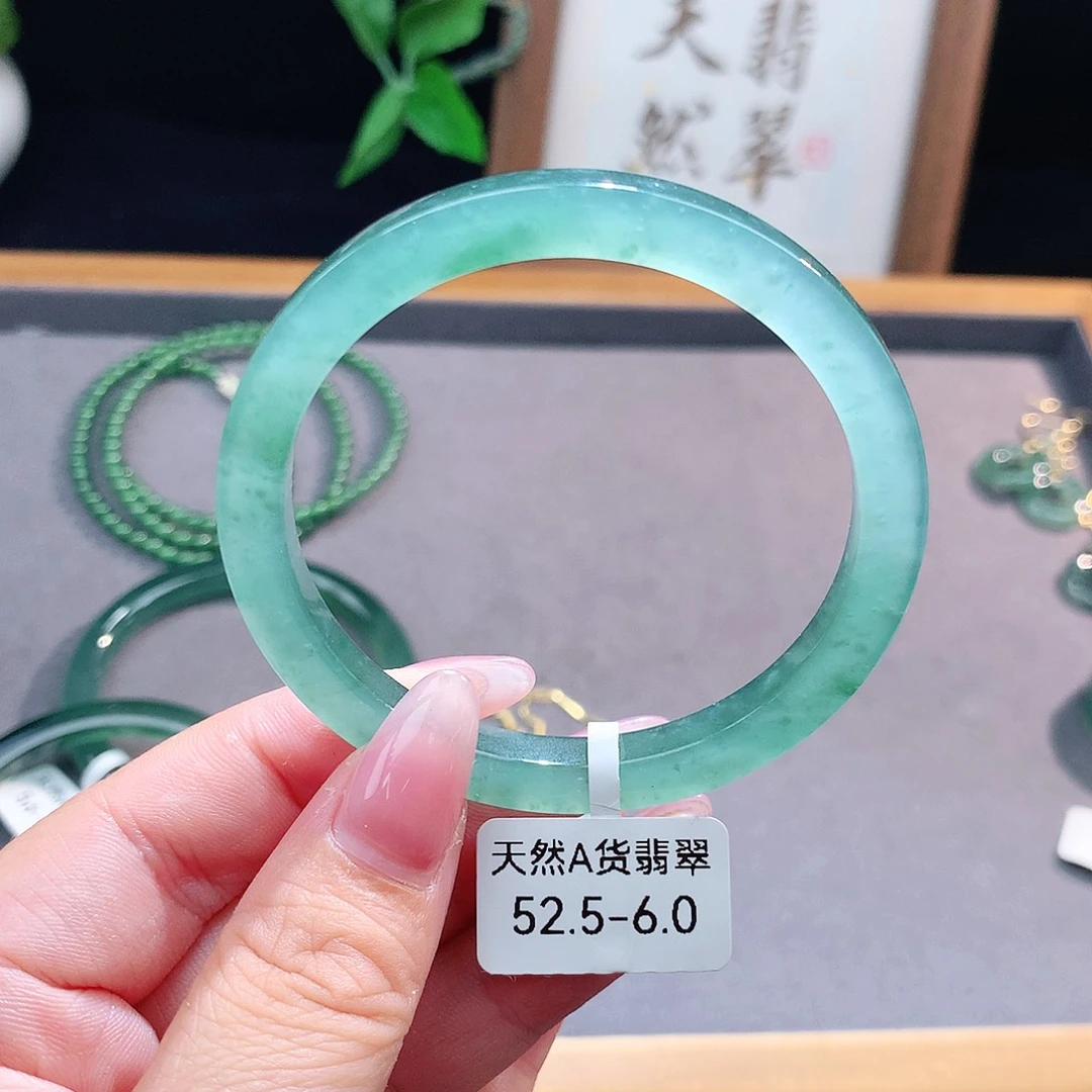 翡翠手镯（圆镯）未镶嵌