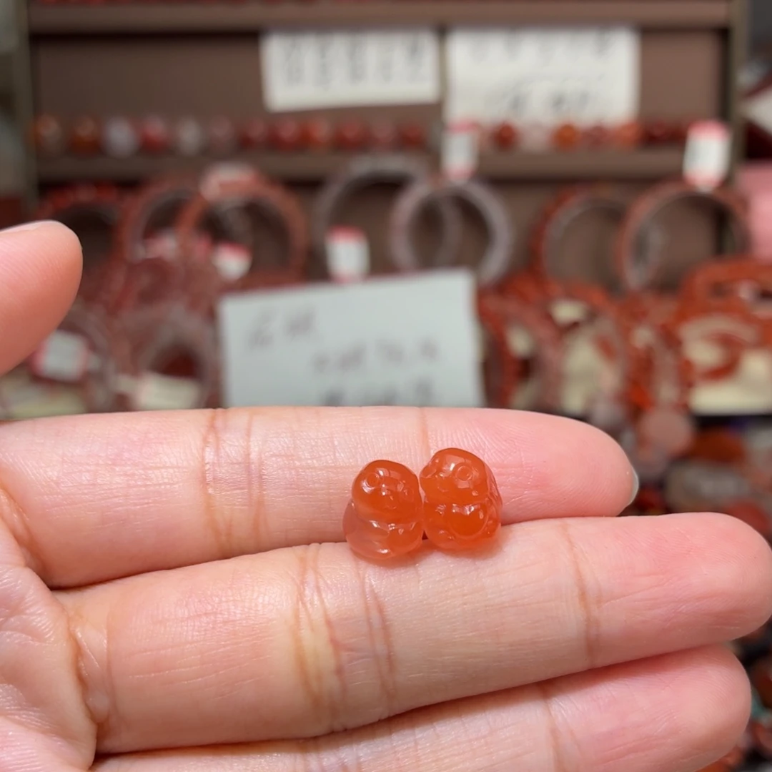 南红玛瑙未镶嵌颈饰爱心兔一对