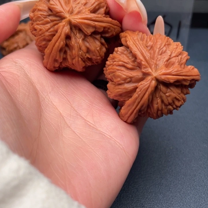 *****文玩核桃吊坠白狮子