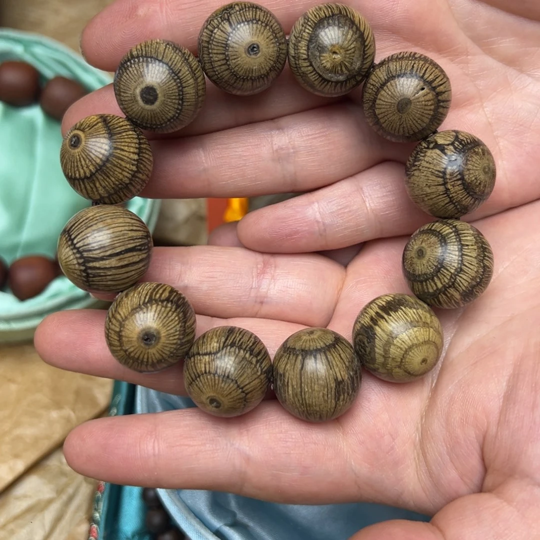 大叶紫檀（黑酸枝木类）