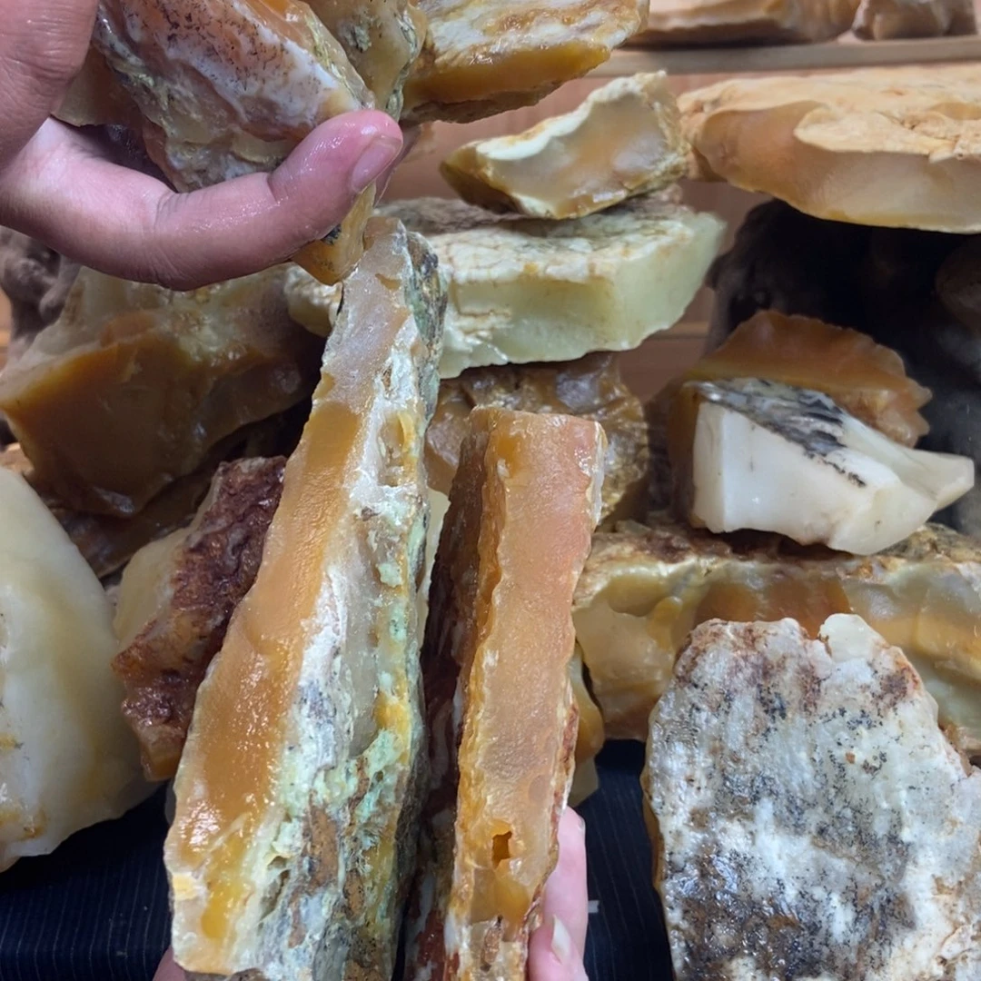 石英质玉（黄龙玉）未镶嵌珠宝奇石