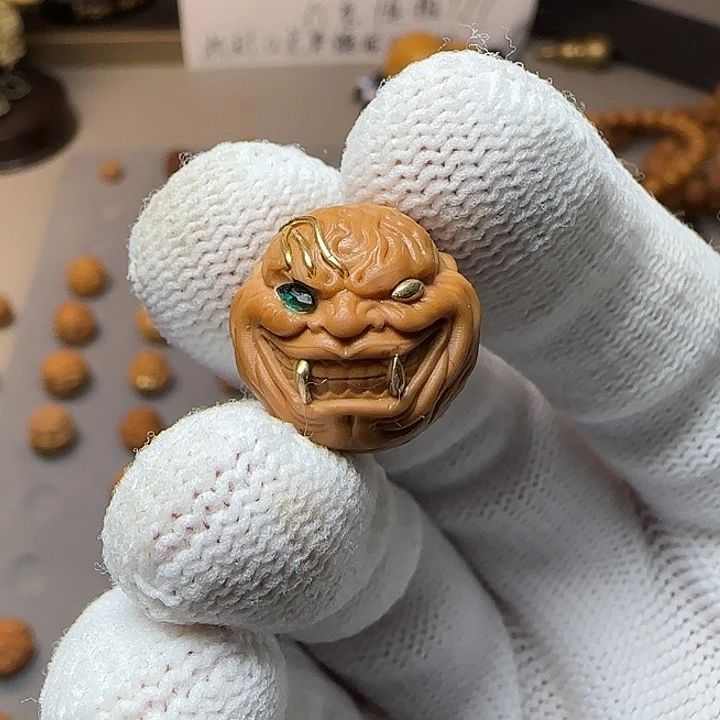吊坠猴头核桃宝石眼镜