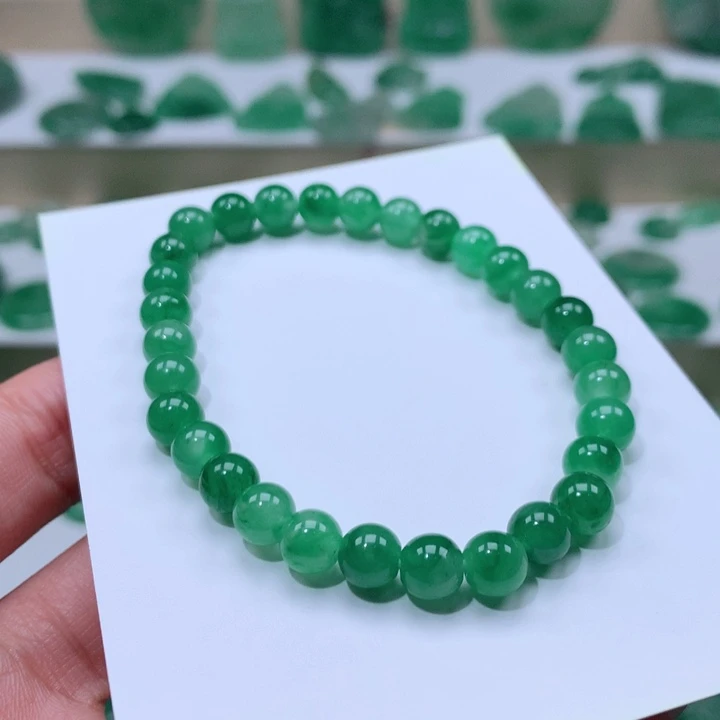 颈饰未镶嵌石英质玉