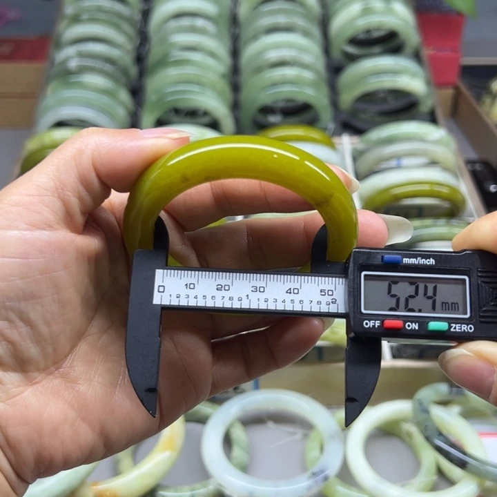 蛇纹石玉未镶嵌手镯51