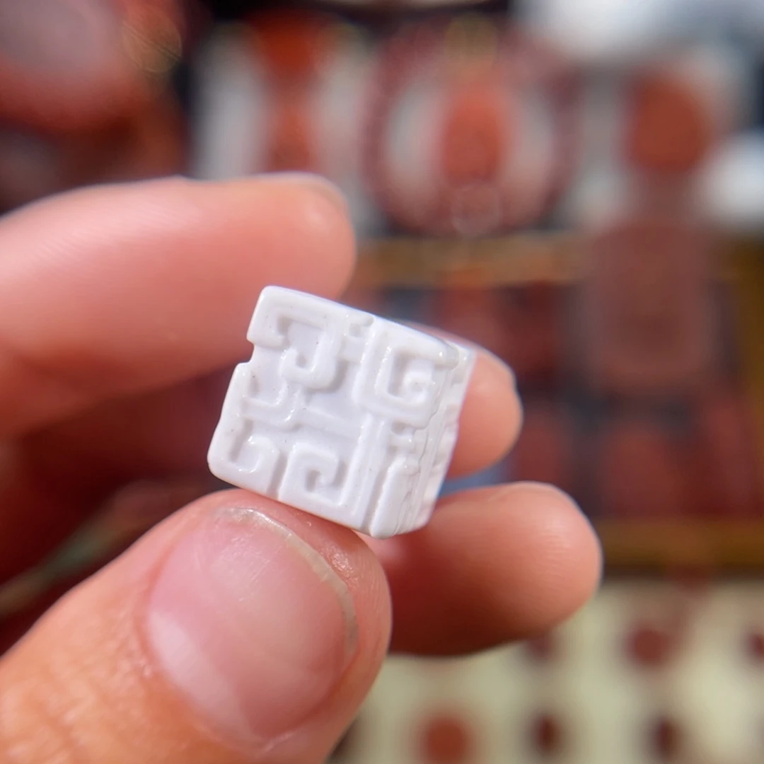 石英质玉（黄龙玉）未镶嵌缅黄白瓷龙珠11.9不退不换