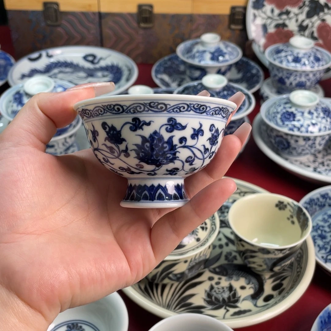 11景德镇青花微瑕缠枝莲
