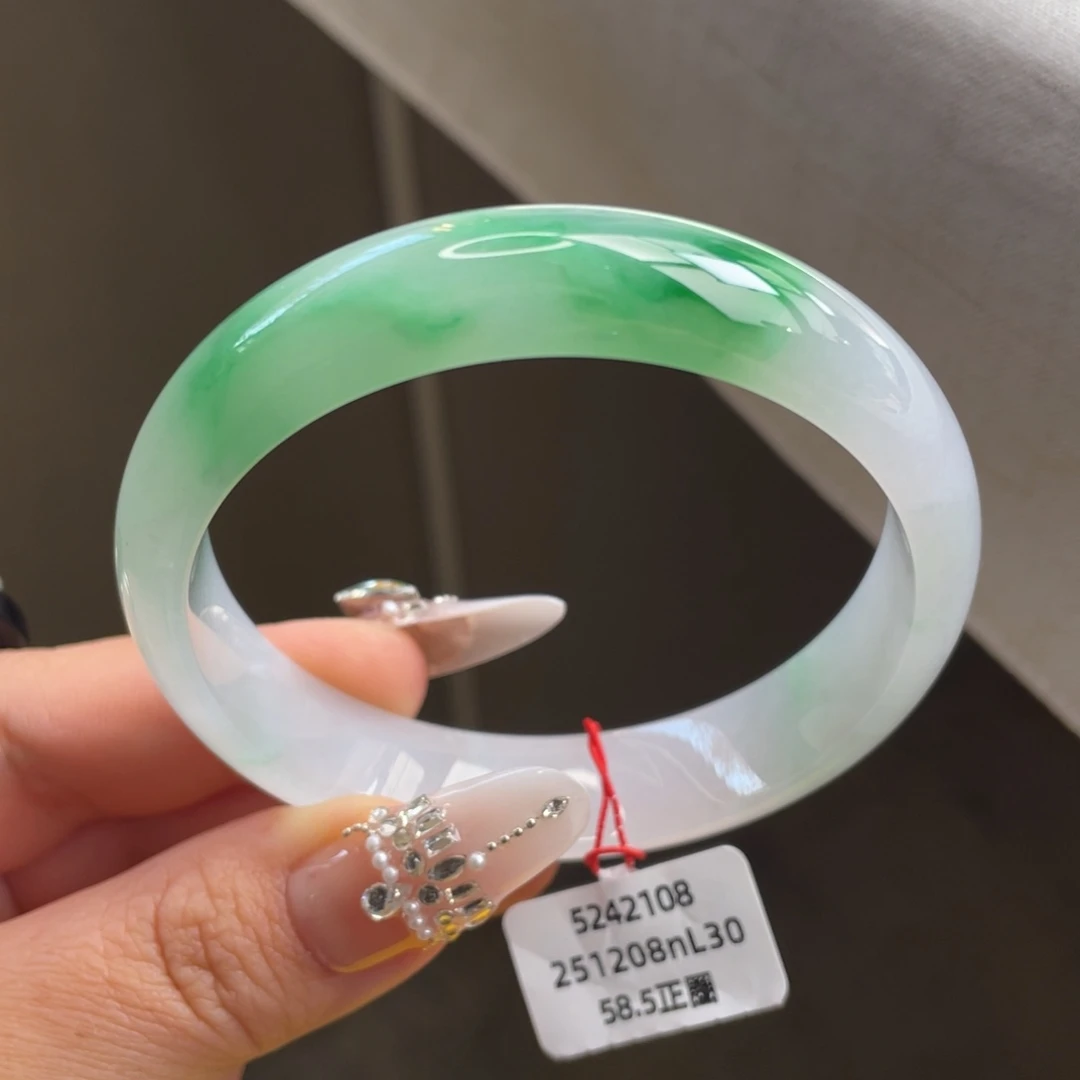 翡翠未镶嵌手镯糯冰白底青正圈手镯