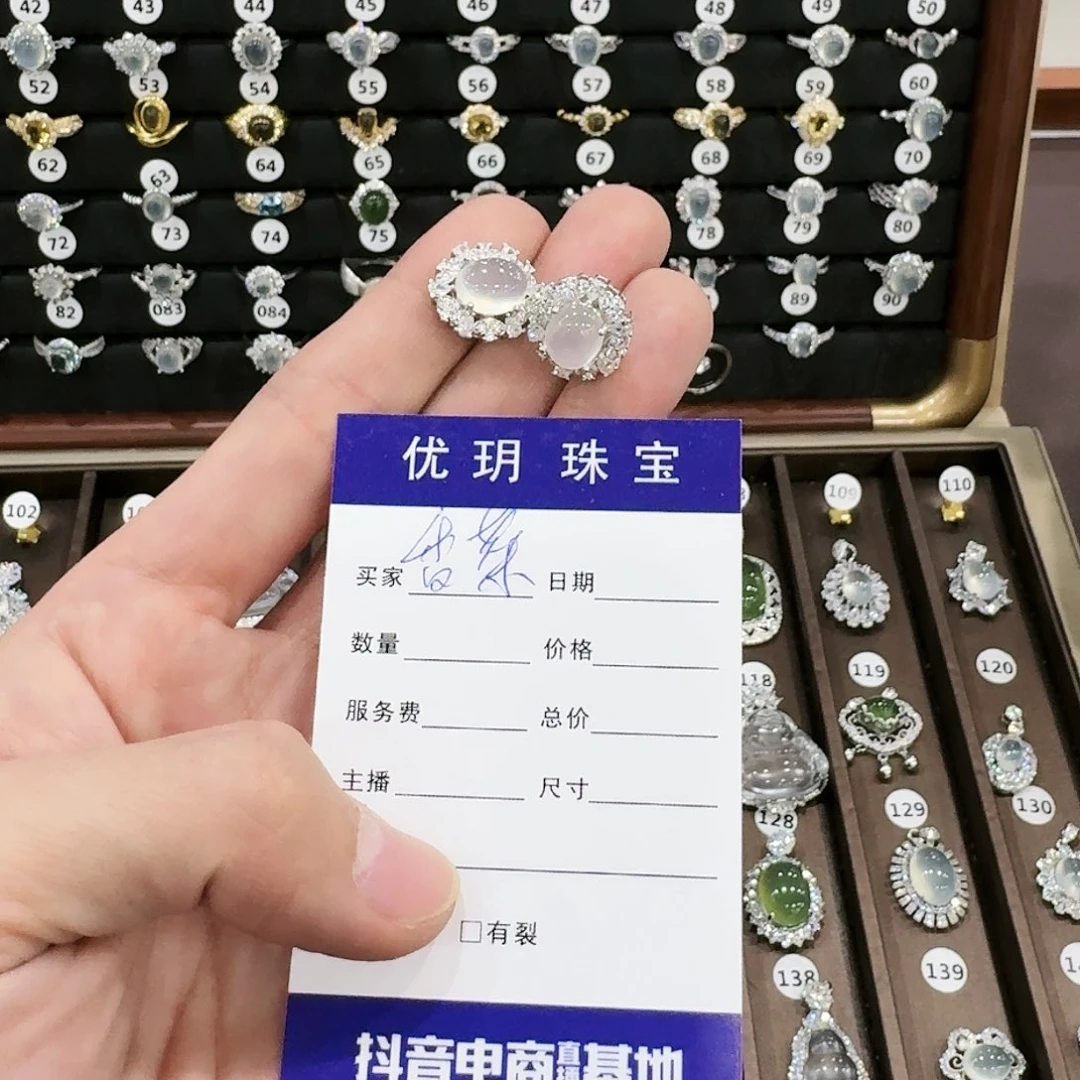 蛇纹石玉耳钉银S925镶嵌香**蛋