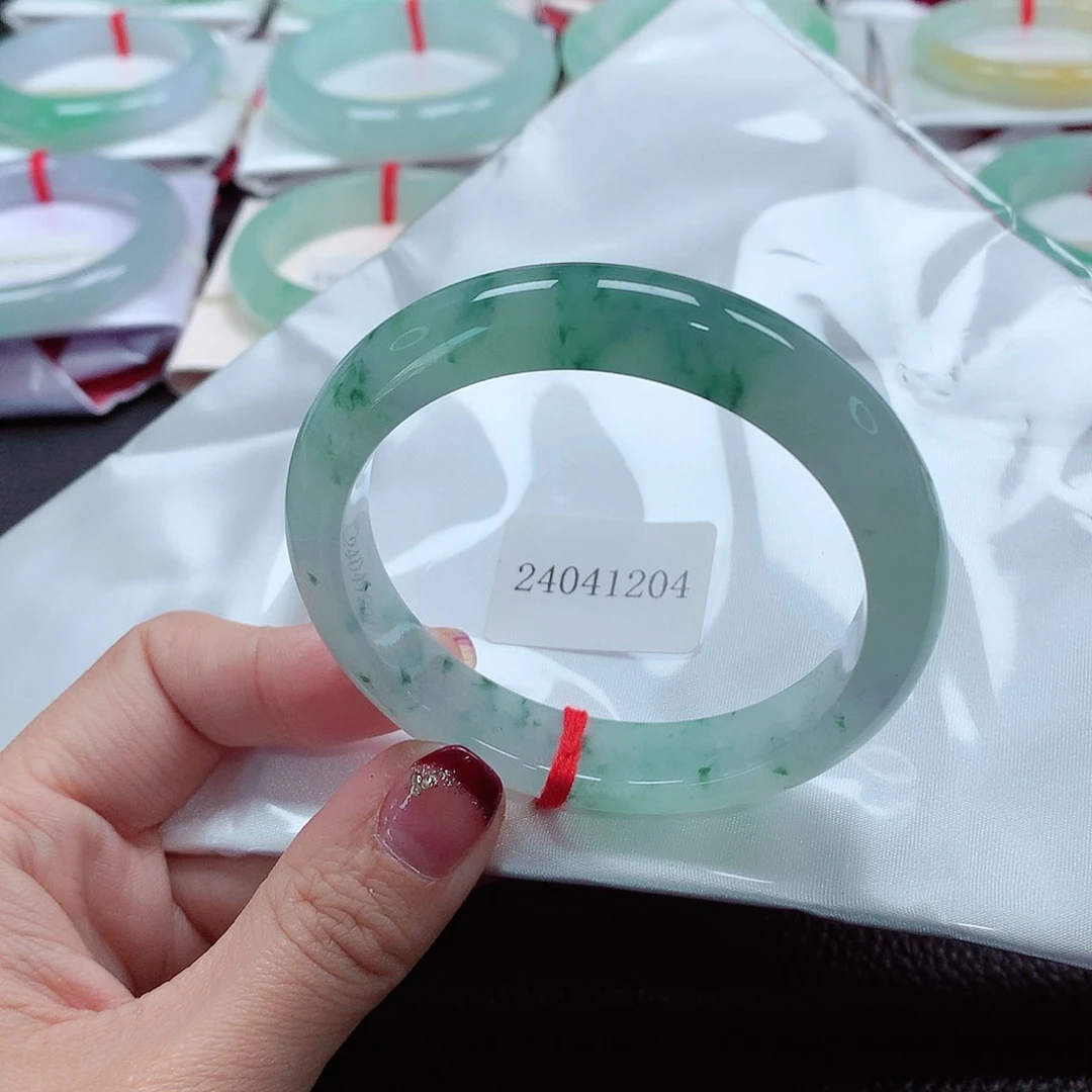 翡翠手镯未镶嵌天然A货翡翠