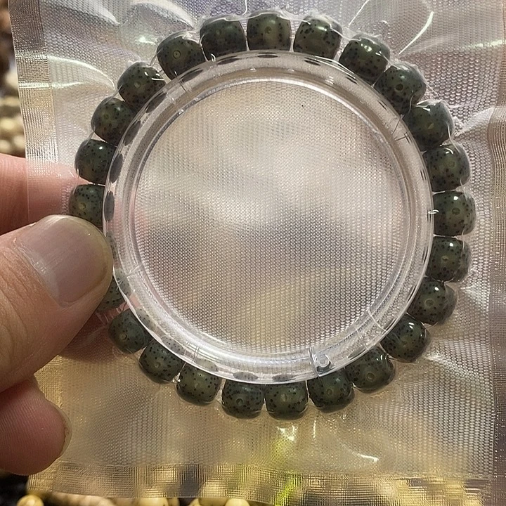 星月菩提吊坠海南星月菩提绿幽灵手串