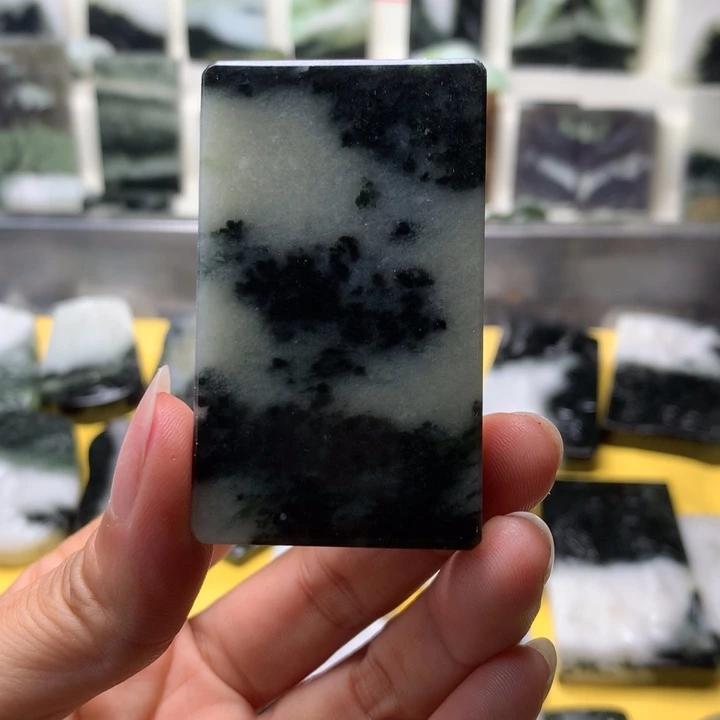 独山玉未镶嵌颈饰