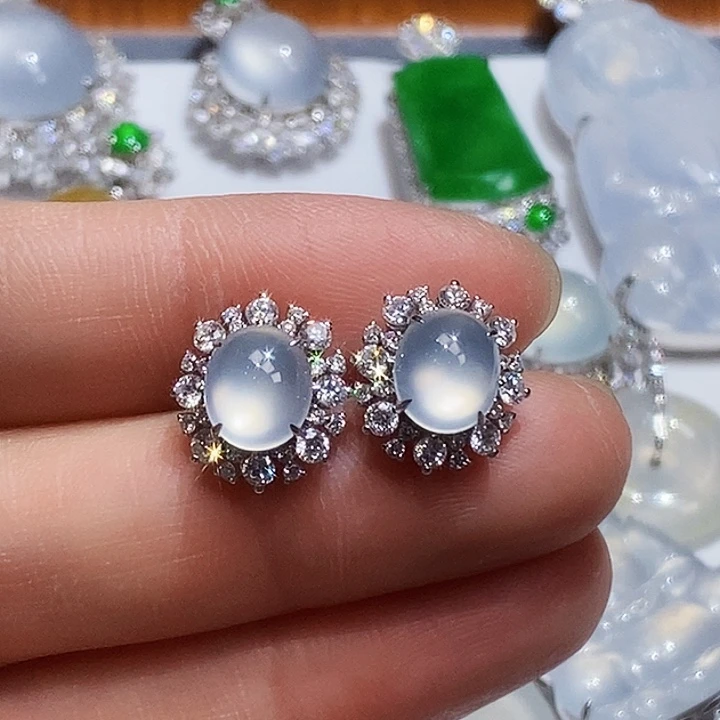 18K金镶嵌翡翠耳饰