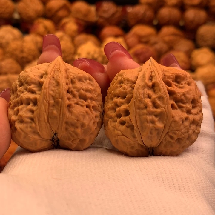 文玩核桃吊坠40………..