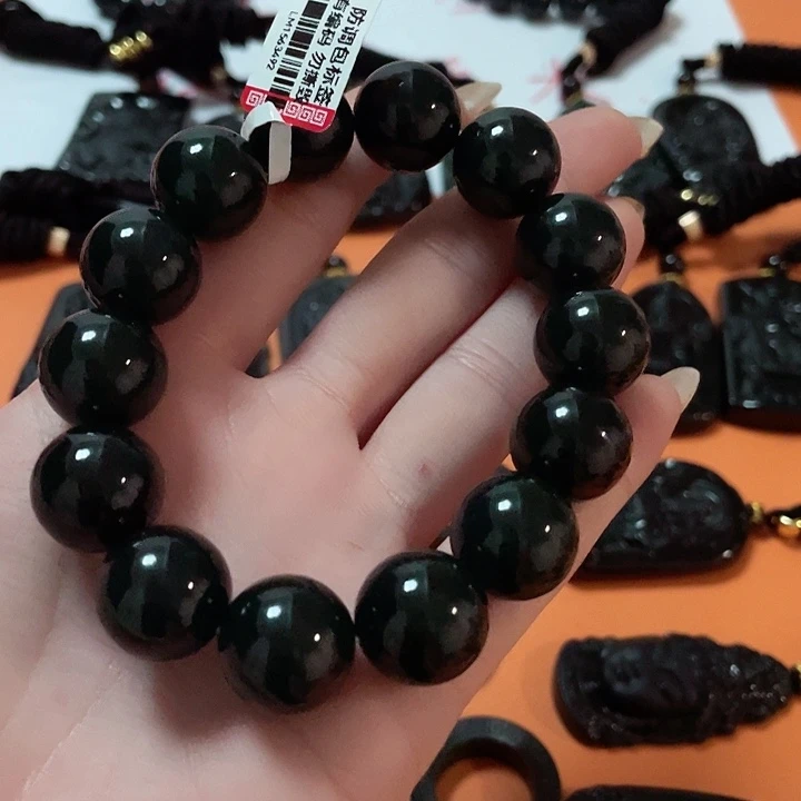 翡翠颈饰未镶嵌猫**生