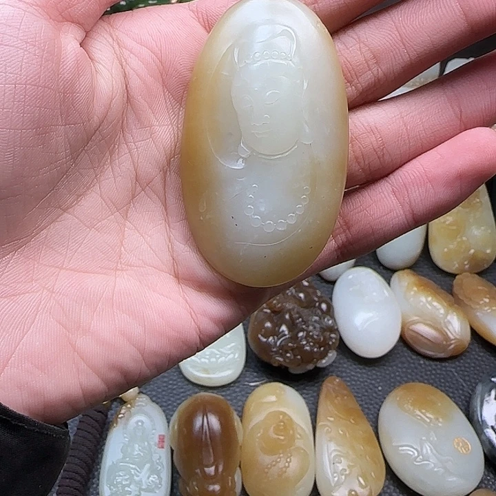 和田玉未镶嵌颈饰