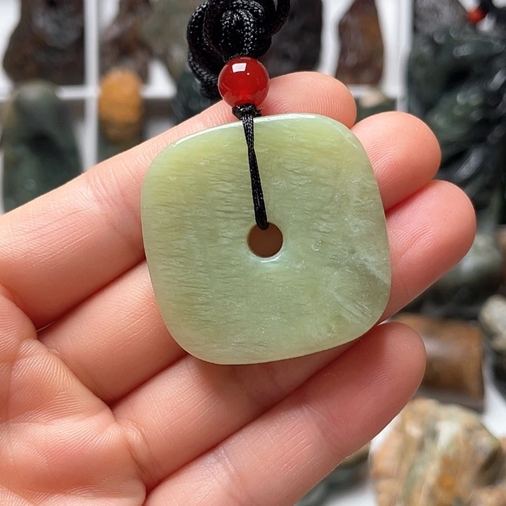未镶嵌蛇纹石玉挂件