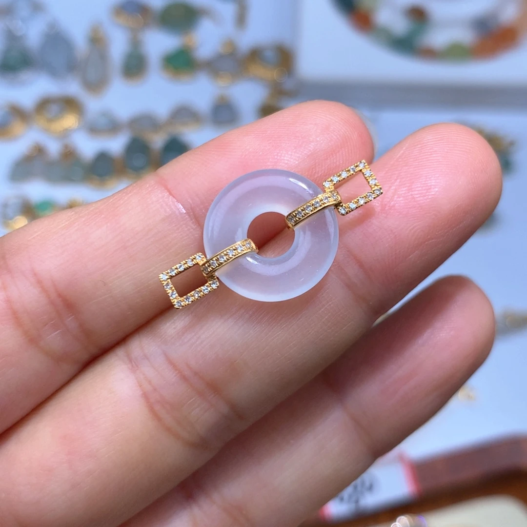 翡翠18K金镶嵌颈饰甜甜圈