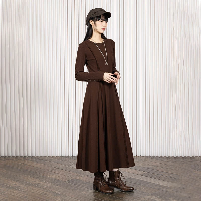 D-HARRY/迪哈利2025冬季新款复古优雅咖色长袖连衣裙DH254J62985T