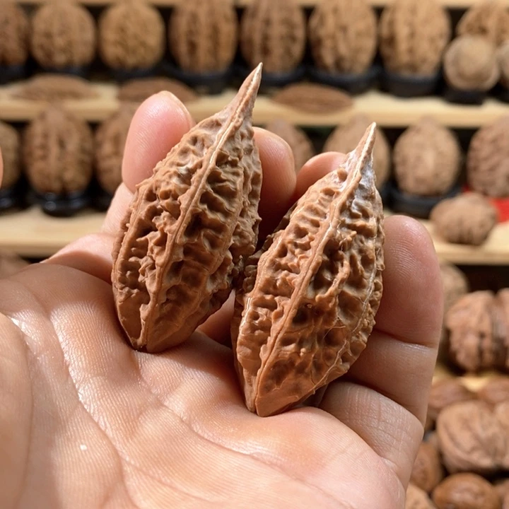 文玩核桃把件瑕疵  柳叶