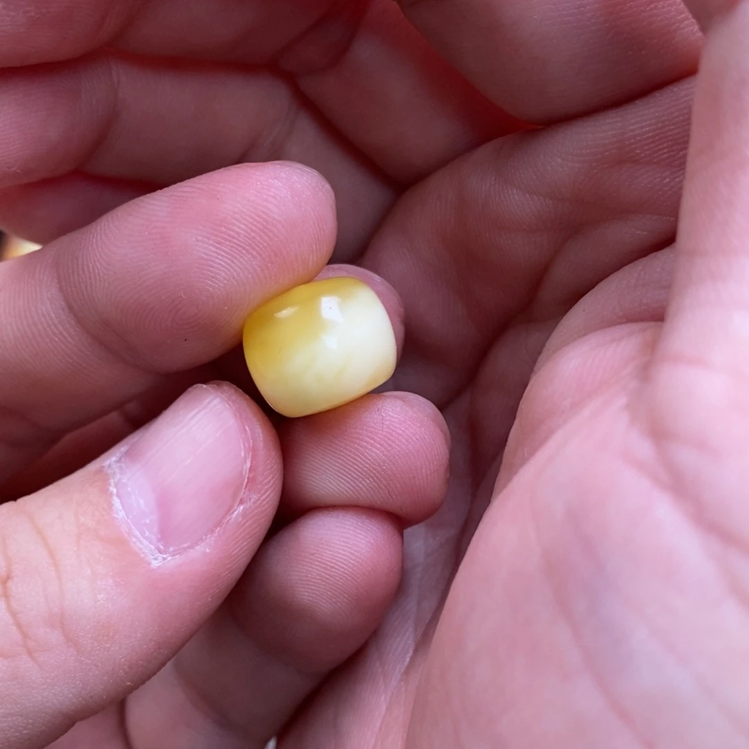 王***子蜜蜡未镶嵌裸石配饰