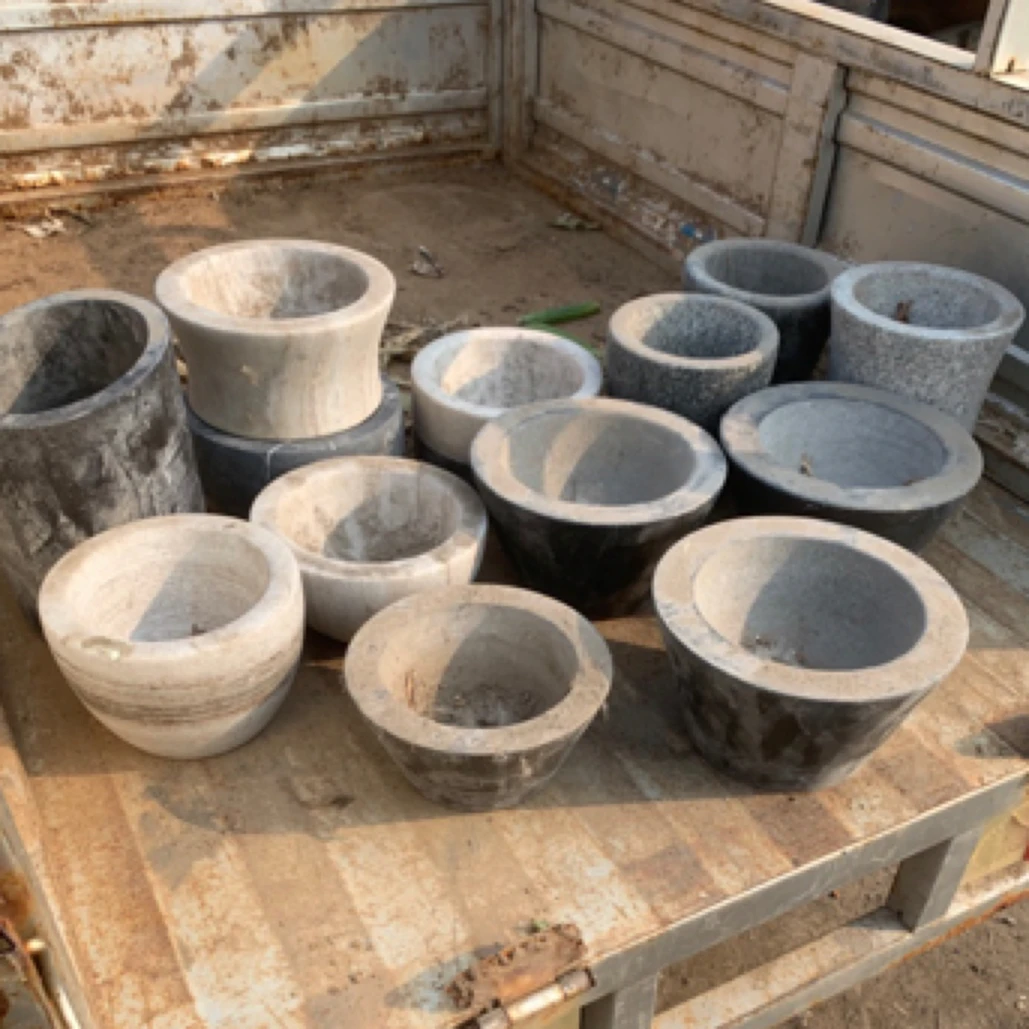 花盆。石头小花盆