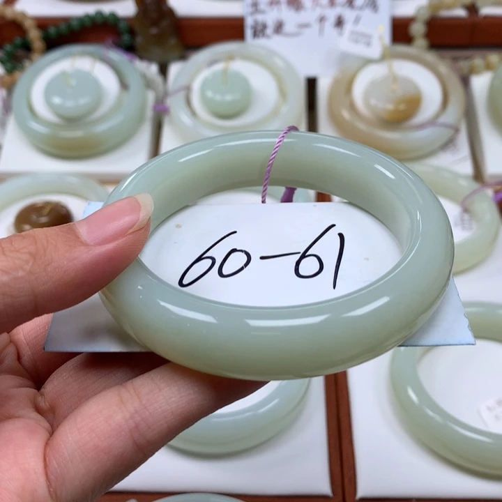 未镶嵌手镯和田玉