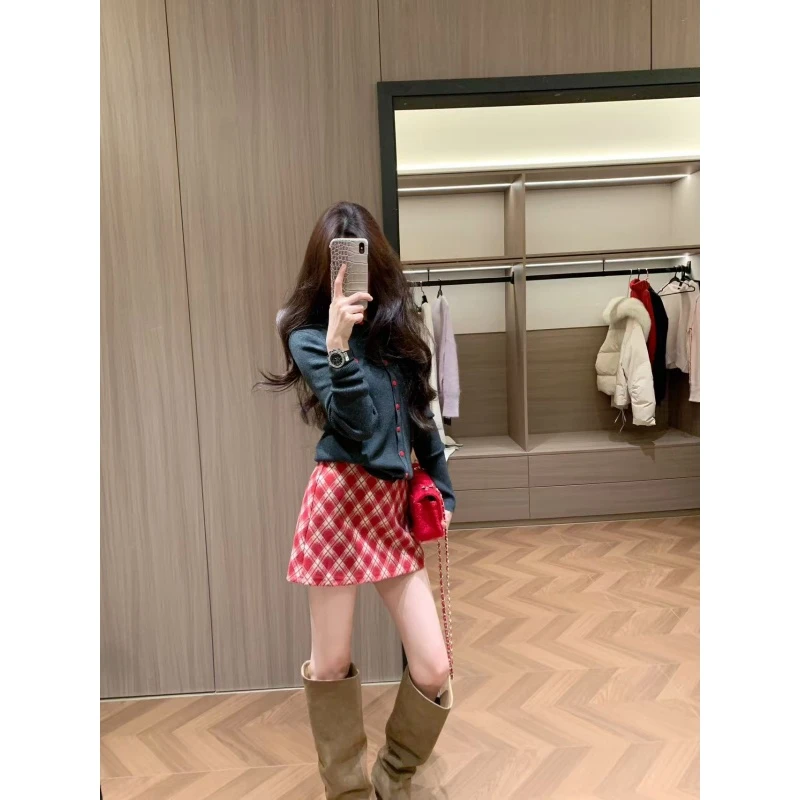 甜美减龄樱桃polo领长袖针织开衫女秋冬气质高级感格子半身裙套装