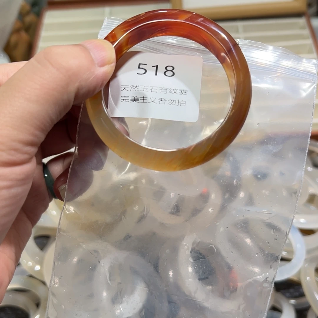 y***y玛瑙/玉髓未镶嵌手镯53圈微瑕