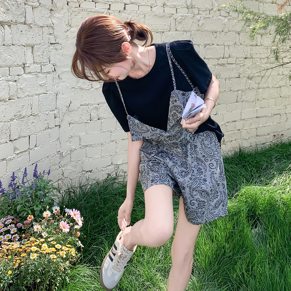 印花吊带拼接黑色T恤假两件套装女夏2025新款印花阔腿短裤两件套