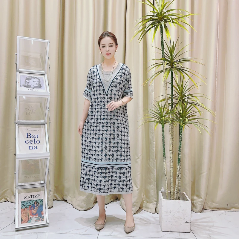 9349云雾灰气质长款提花针织连衣裙收腰显瘦设计师优雅时尚