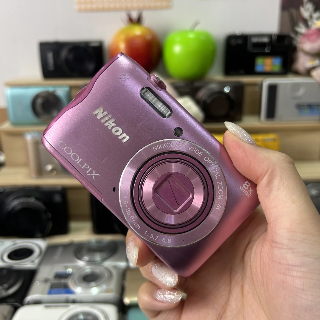 9新 Nikon/尼康 尼康a300 2000w像素8倍光学变焦 拍人拍景 粉紫色