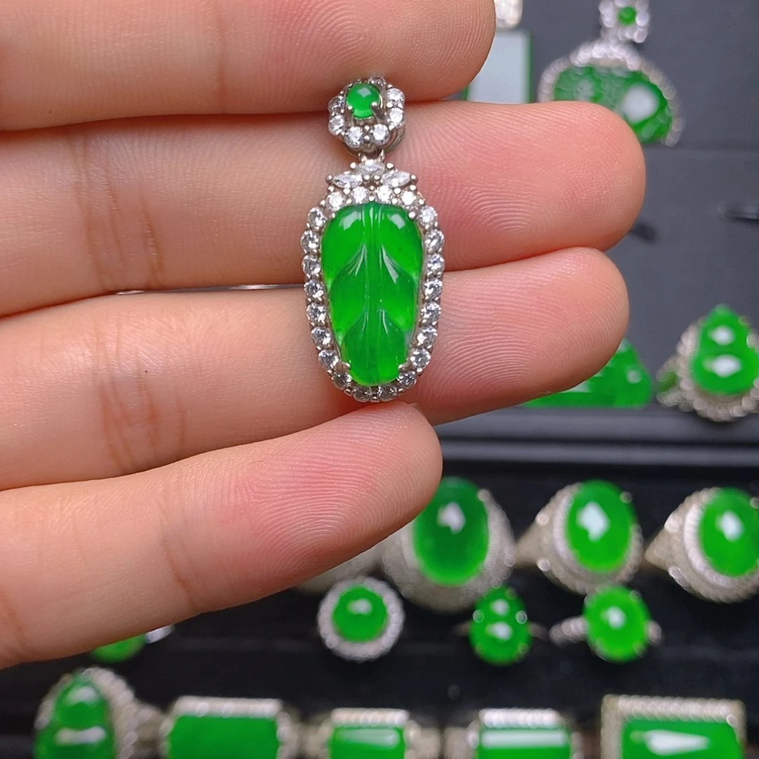 吊坠(赠链)银S925镶嵌翡翠吊坠