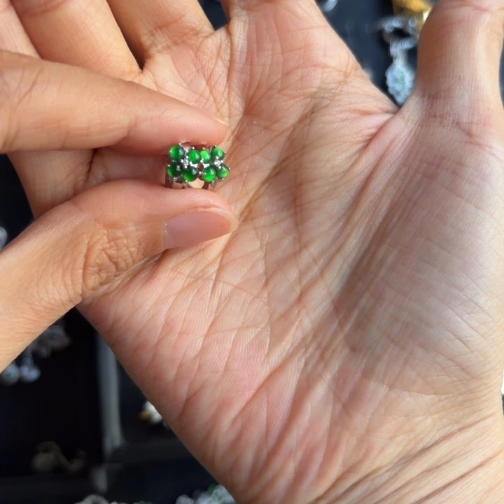 +***2翡翠银S925镶嵌耳饰