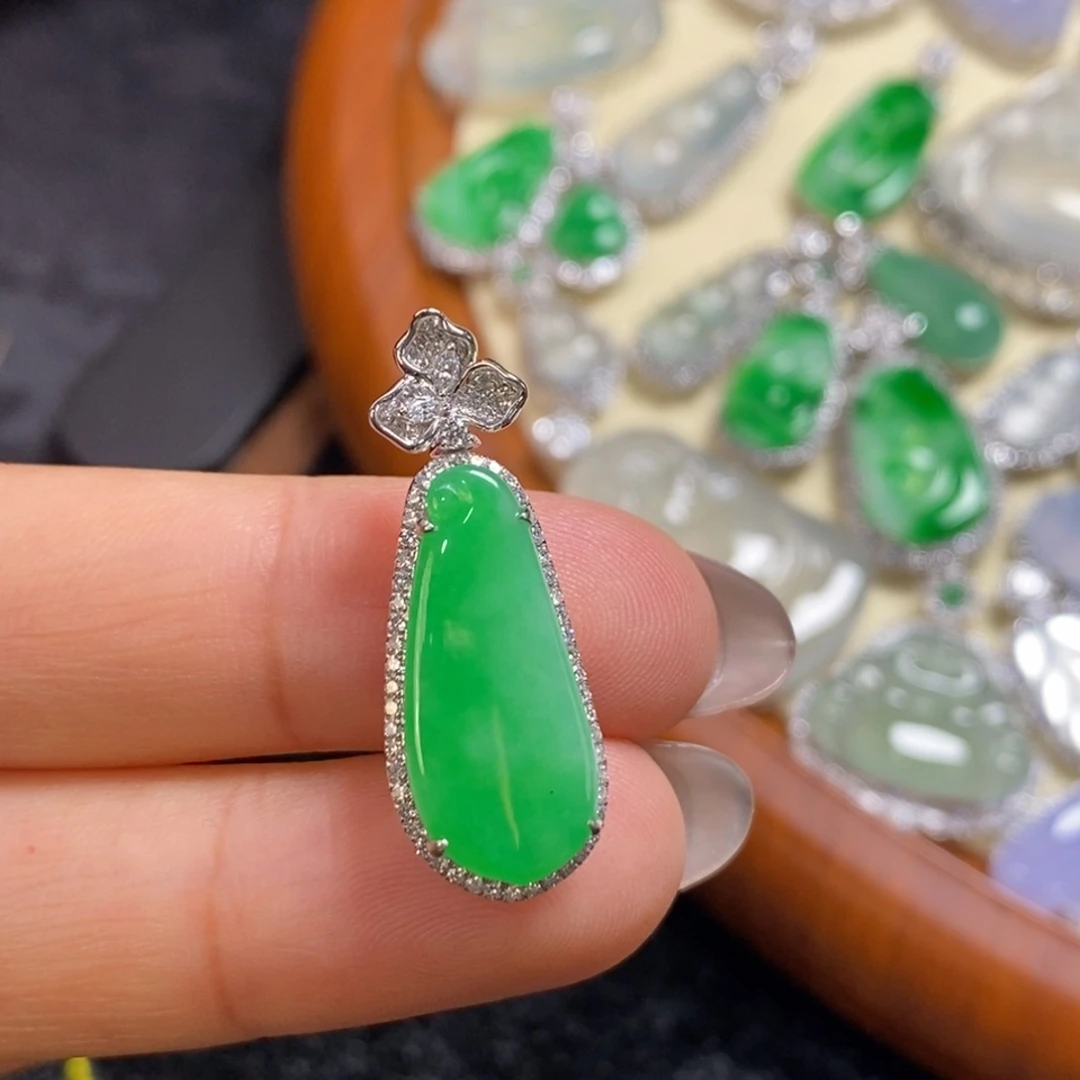 翡翠吊坠(赠链)18K金镶嵌