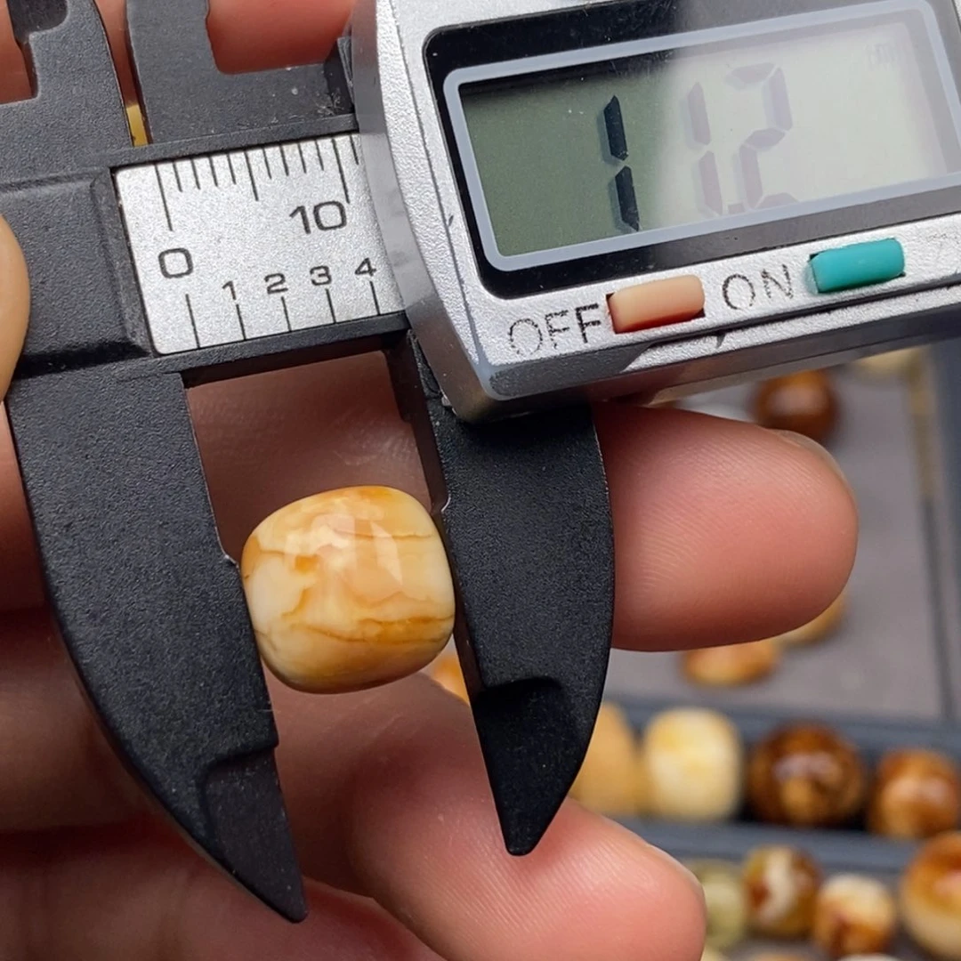 裸石琥珀未镶嵌老型