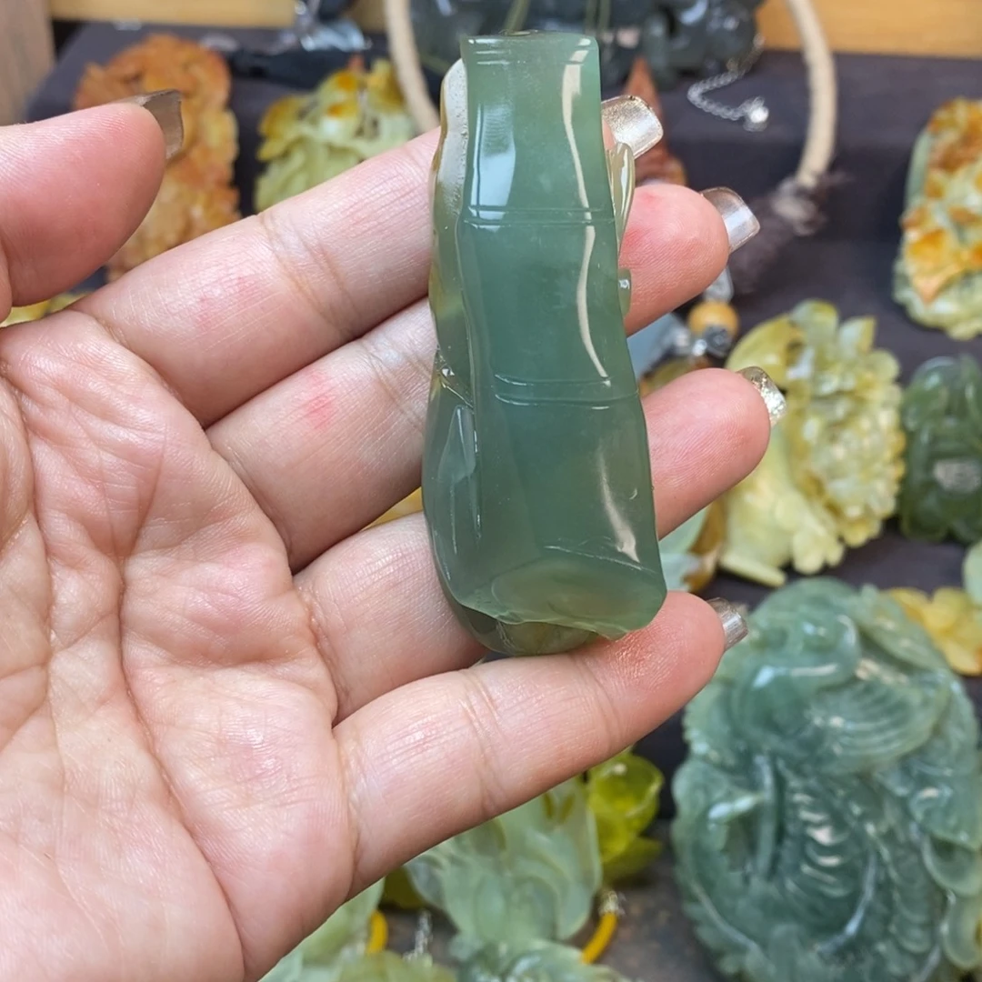 蛇纹石玉未镶嵌颈饰