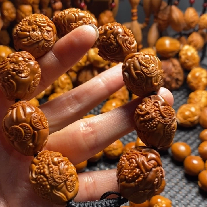 吊坠橄榄核钱袋金蟾2.0左右