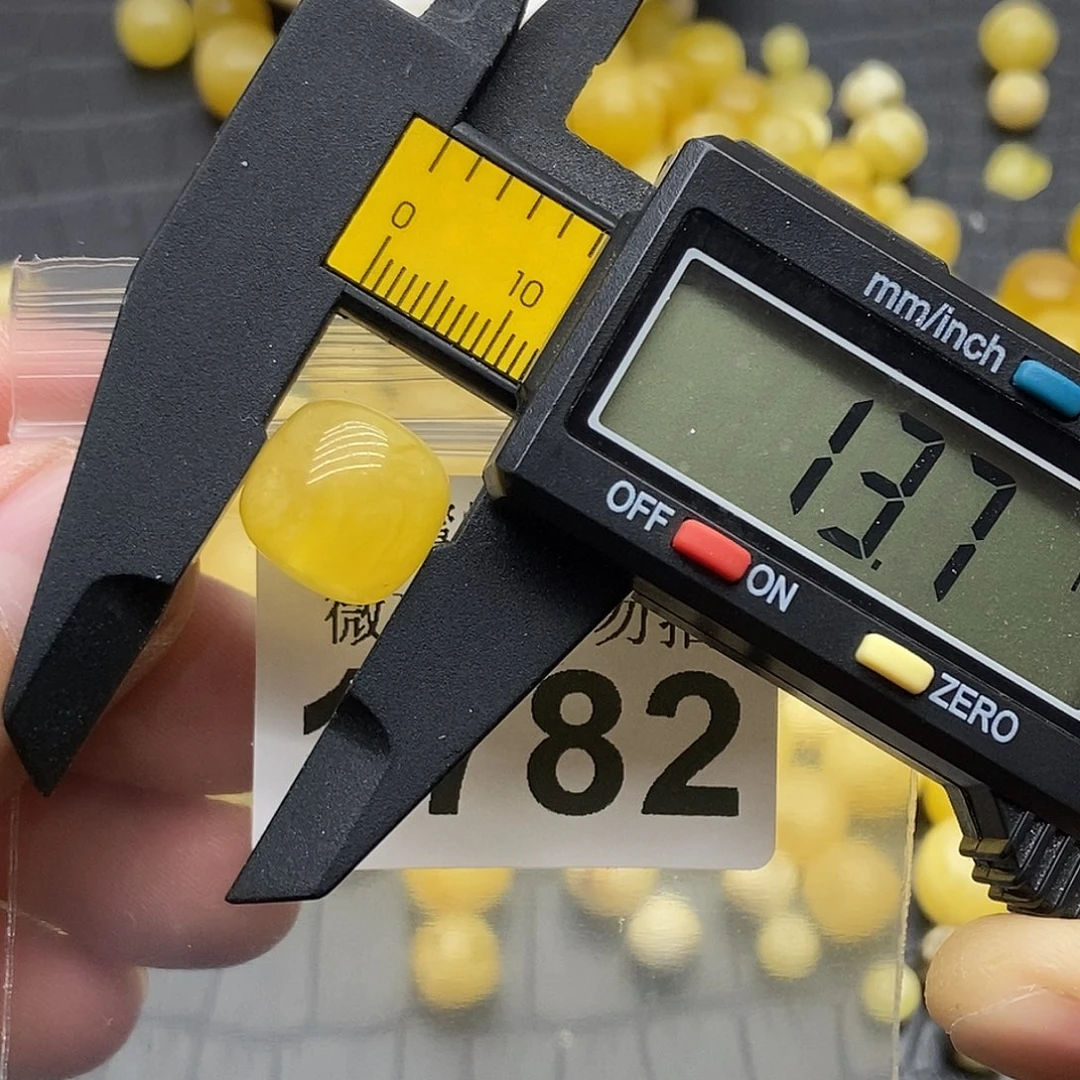 蜜蜡未镶嵌珠宝奇石1782