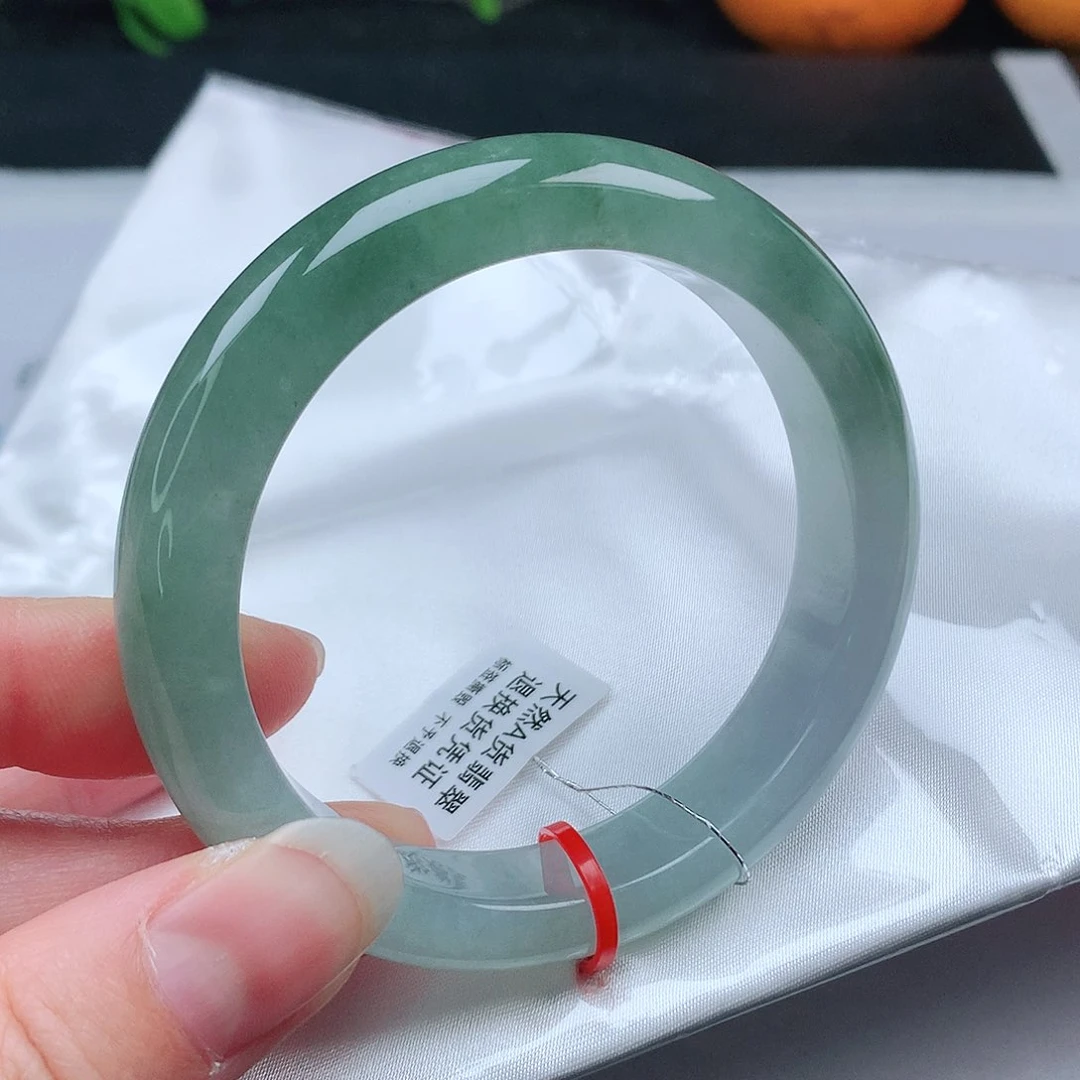 翡翠手镯未镶嵌56圈