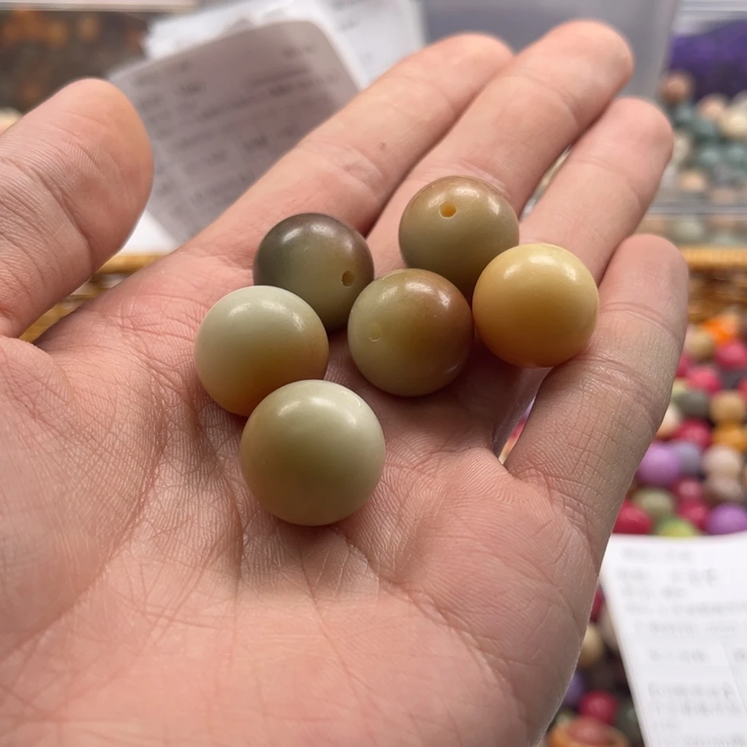 【闪购商品】白玉菩提吊坠z18/10+3颗微瑕敦煌圆